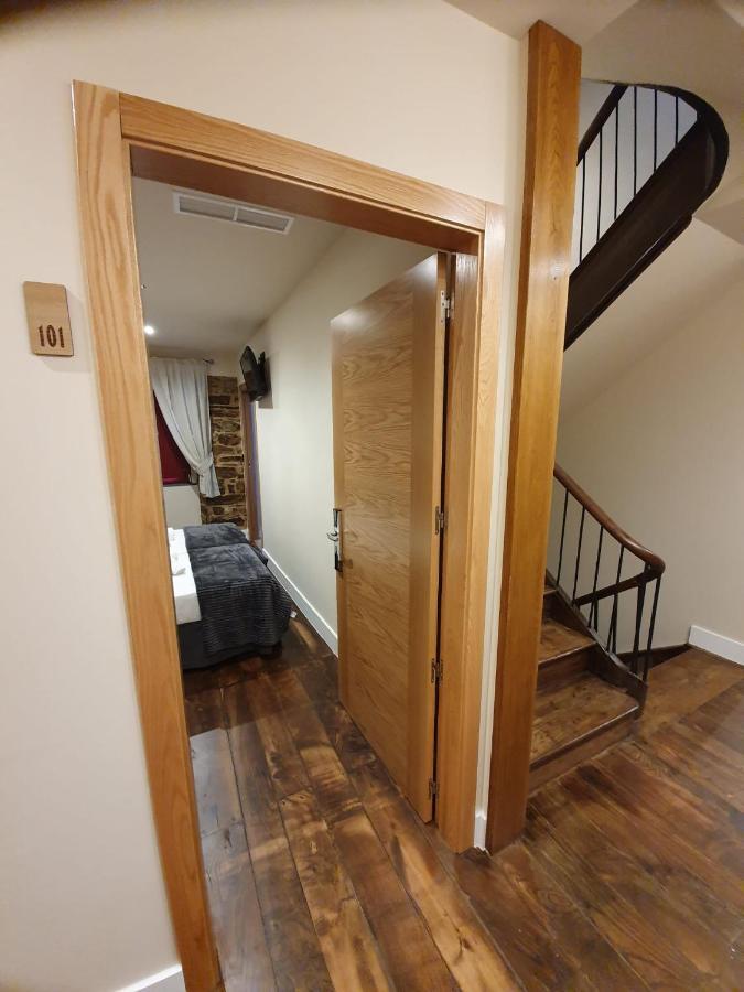 A Fonsagrada Albergue Casa Cuartel מראה חיצוני תמונה